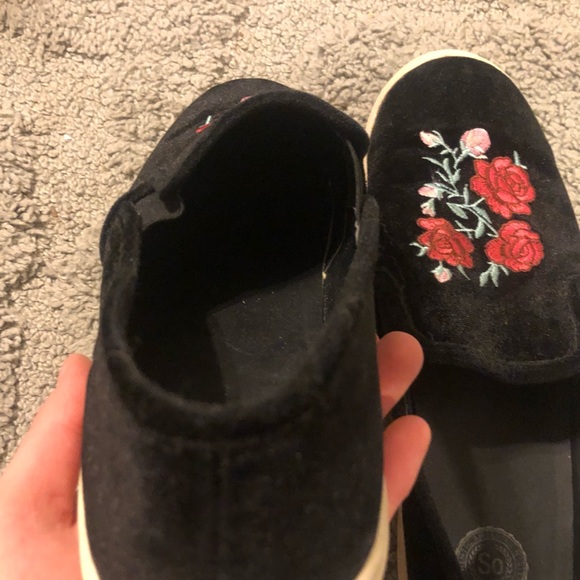SO Rose Slip-on’s - Picture 6 of 7